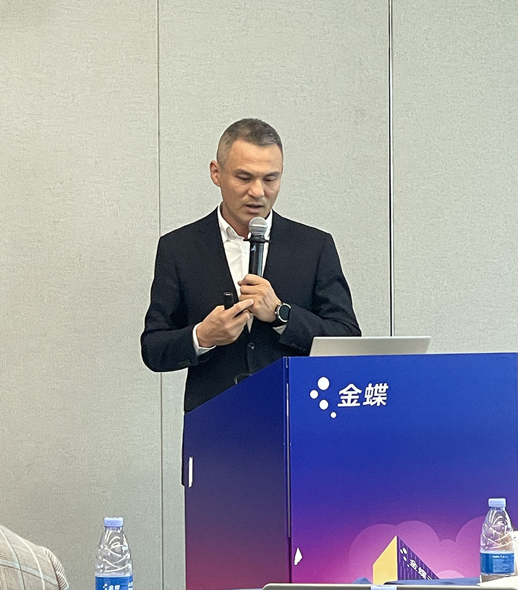 Mr. Li Ning, General Manager of Shenzhen Geyan Technology Co., Ltd